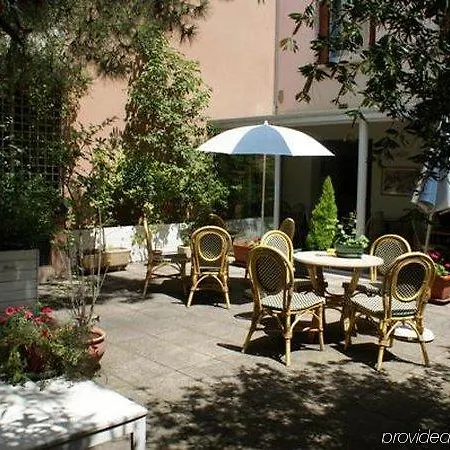 Szálloda Garden 2*